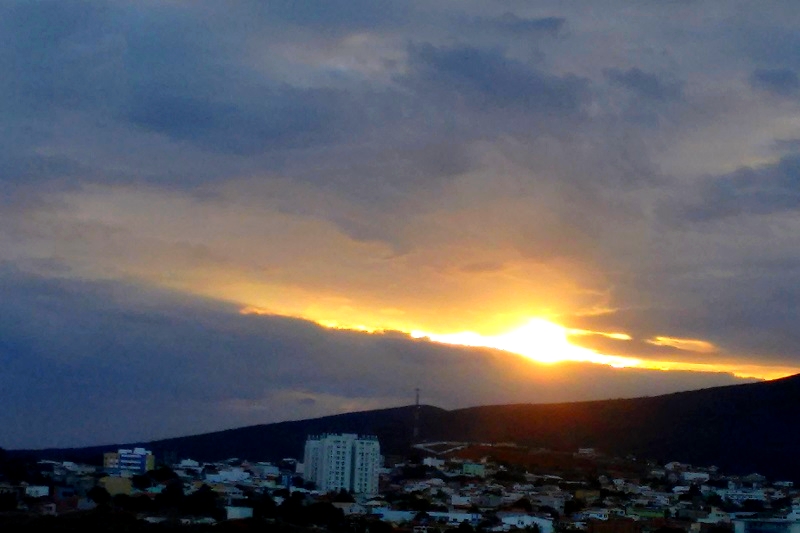 Outubro deve ter chuvas abaixo da média e temperaturas elevadas em áreas da Bahia