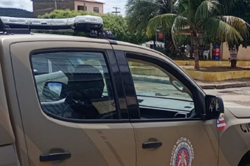 Homem é preso por descumprir medida protetiva e causar danos à casa da ex-companheira em Brumado