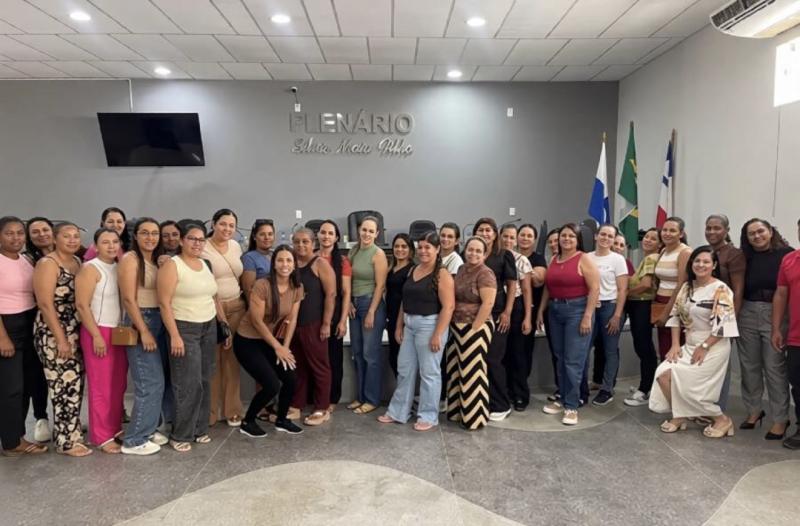 Servidores da educação de Aracatu estão mobilizados há mais de 15 dias por gratificações e plano de carreira