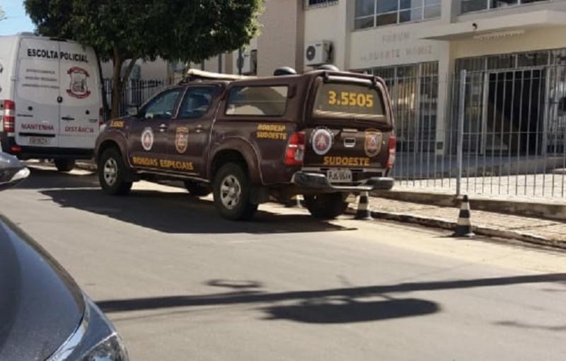 Homem preso com revólver e maconha recebe liberdade provisória em Brumado