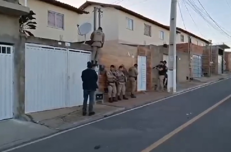 Brumado: Operação conjunta das polícias Civil e Militar apreende dinheiro, munição e materiais ligados ao tráfico de drogas