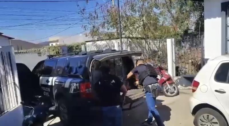 Procurado por feminicídio em Guajeru é preso pela Policia; arma que teria sido usada no crime é apreendida