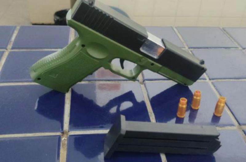 Adolescente é encaminhado à delegacia após simulacro de arma ser encontrado em escola de Brumado