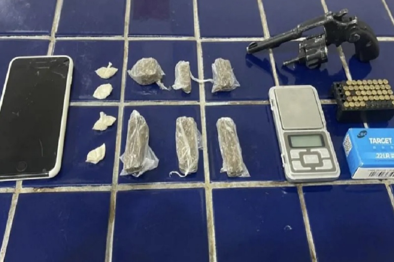 Dupla é detida com arma, drogas e motocicleta adulterada durante ação da RONDESP Sudoeste em Brumado