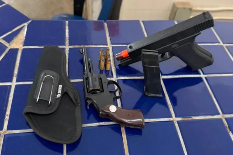 Homem é preso pela CETO após agredir mulher, ameaçar testemunha com revólver e tentar fugir em Brumado