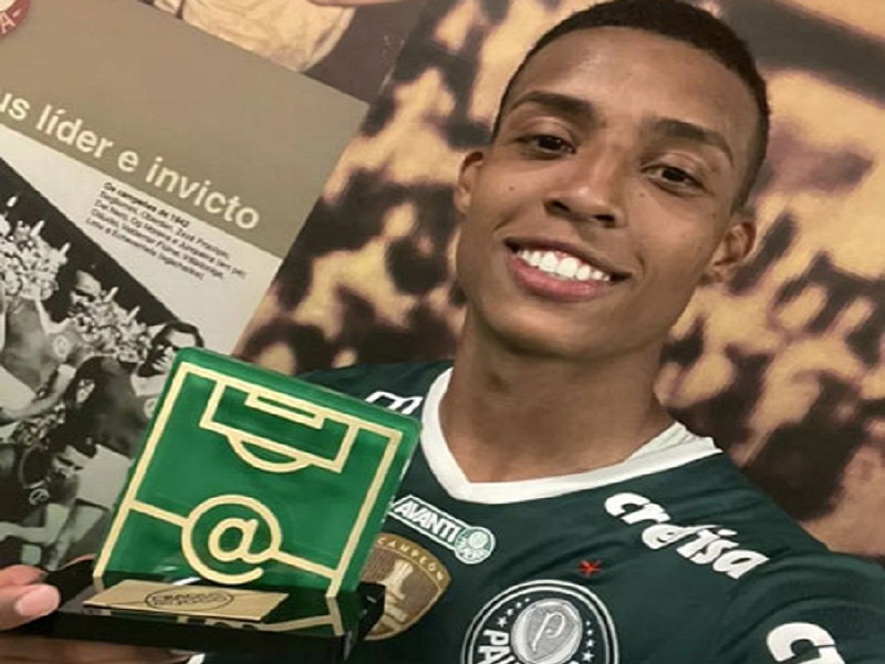 Jogador do  Palmeiras  natural de Brumado/BA  ganha troféu 'Craque do Jogo' do Brasileirão
