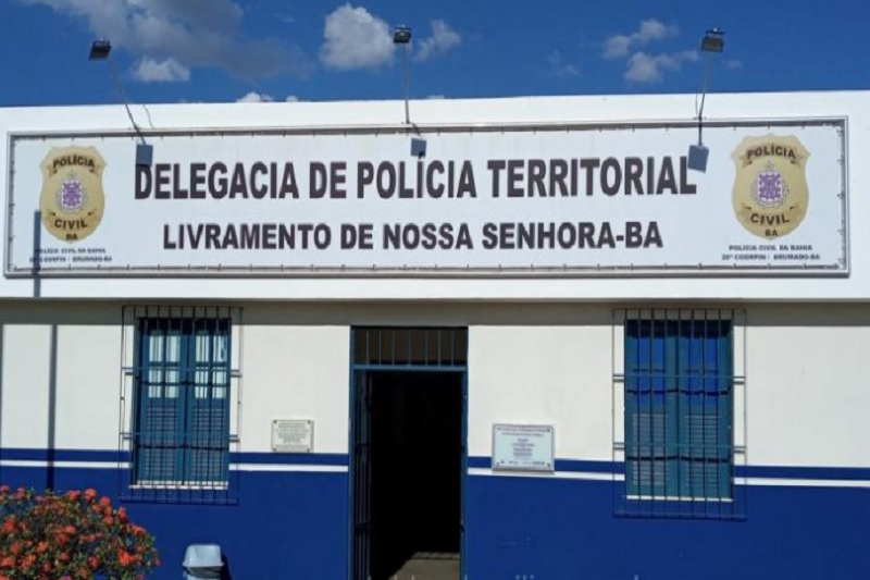 Homem é conduzido à delegacia após ameaçar sobrinha com foice em Livramento de Nossa Senhora