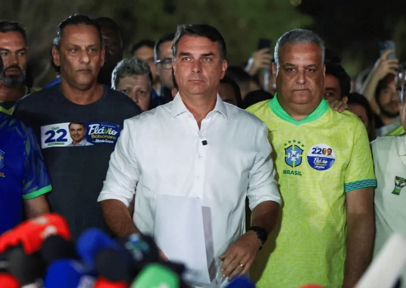Flávio Bolsonaro não reconhece vitória de Lula e anuncia pedido de anulação da eleição