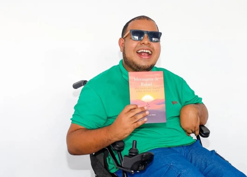 Cadeirante de Nova Itarana lança segundo livro e transforma superação em mensagens de motivação