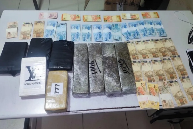 CIPRv apreende quase 9 quilos de drogas durante fiscalização na BA-262 em Brumado