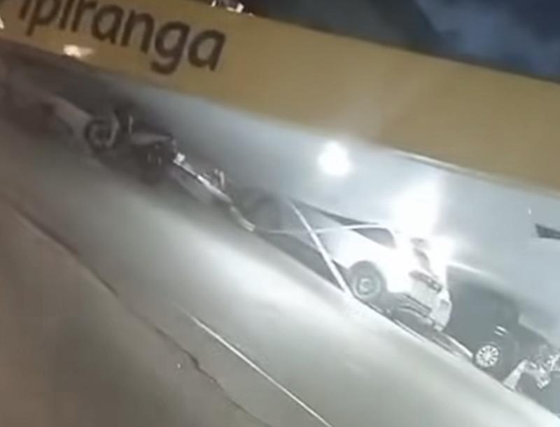 Ventania derruba cobertura de posto de combustíveis em Vitória da Conquista