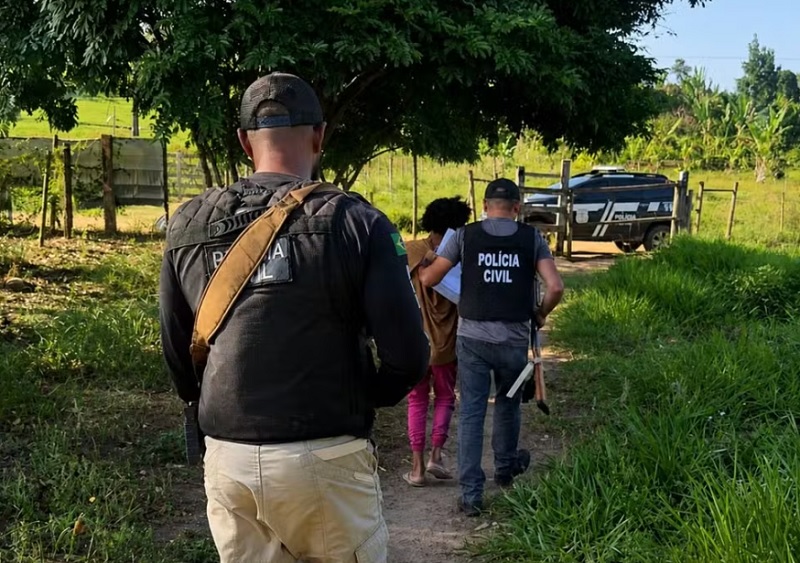 Mulher é resgatada de cárcere privado após enviar bilhetes de socorro pela mochila do filho na Bahia