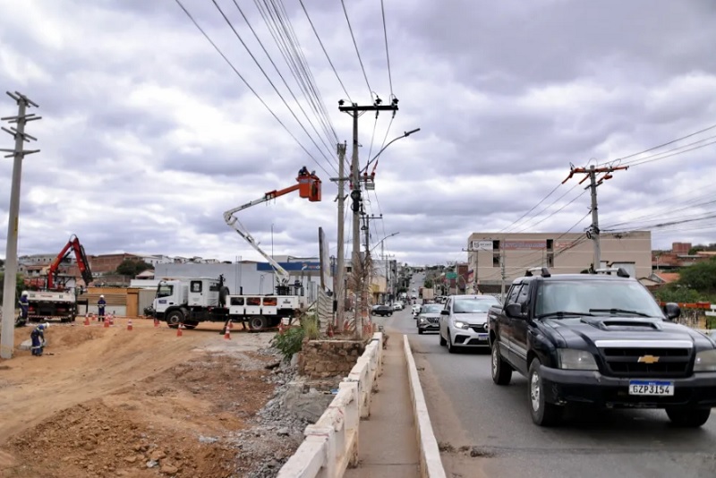 Obras de modernização da Ponte do São Félix avançam com adequação da rede elétrica em Brumado