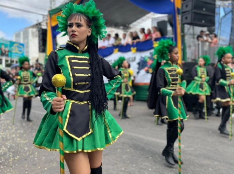 Desfile de 7 de Setembro reúne escolas, fanfarras e grande público em Brumado