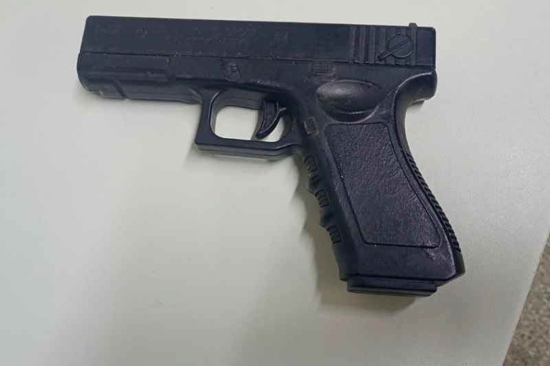 PM apreende simulacro de arma de fogo após denúncia de homem armado em Presidente Jânio Quadros
