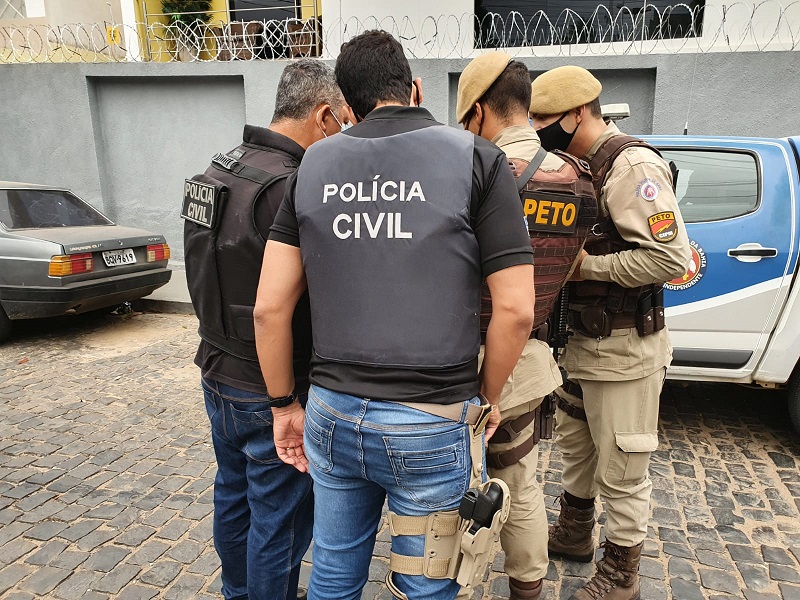 Foragido da Justiça suspeito de roubos e furtos é preso em Brumado após ação integrada das polícias
