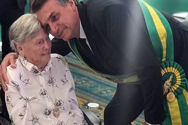 Morre aos 94 anos, a mãe do presidente Jair Bolsonaro 